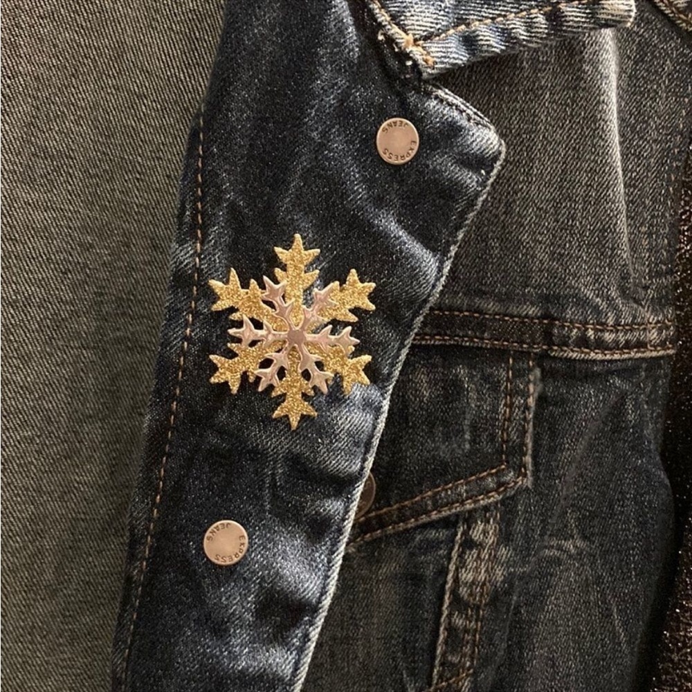 Snowflake Brooch - Picture 2 of 2